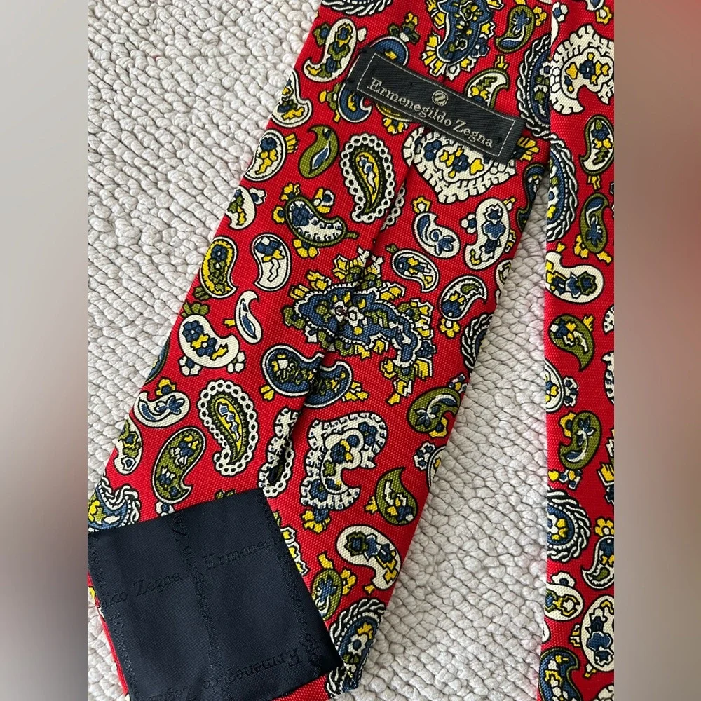 Ermenegildo Zegna Red Paisley Tie | 100% Silk | Red/Blue | Made in Italy